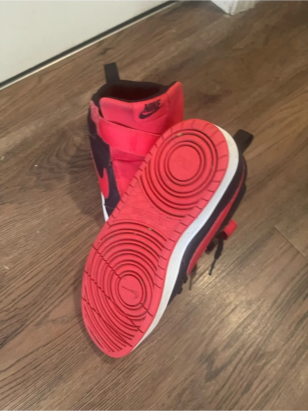 Nike Kids High-Top Sneakers in Red and Black - Picture 2 of 4